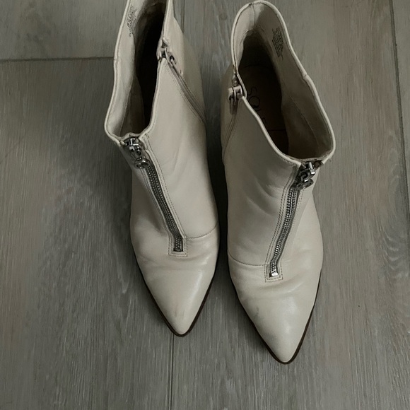 Cream Leather Zip Up Pointy Toe Booties - Picture 5 of 6